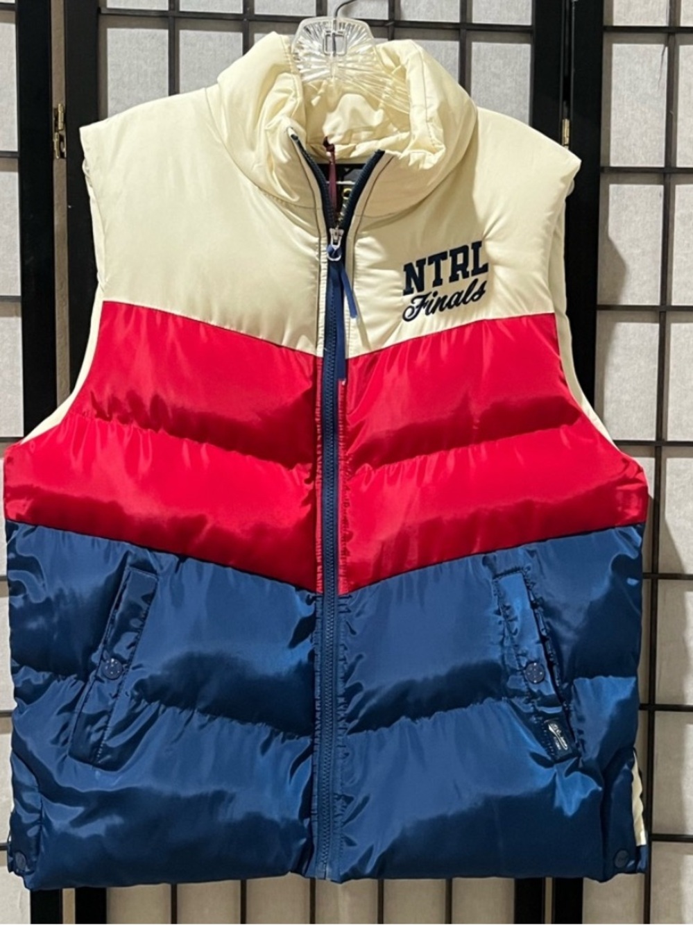 STS RANCHWEAR Cream, Red & Blue Puffer Vest NWT. XL